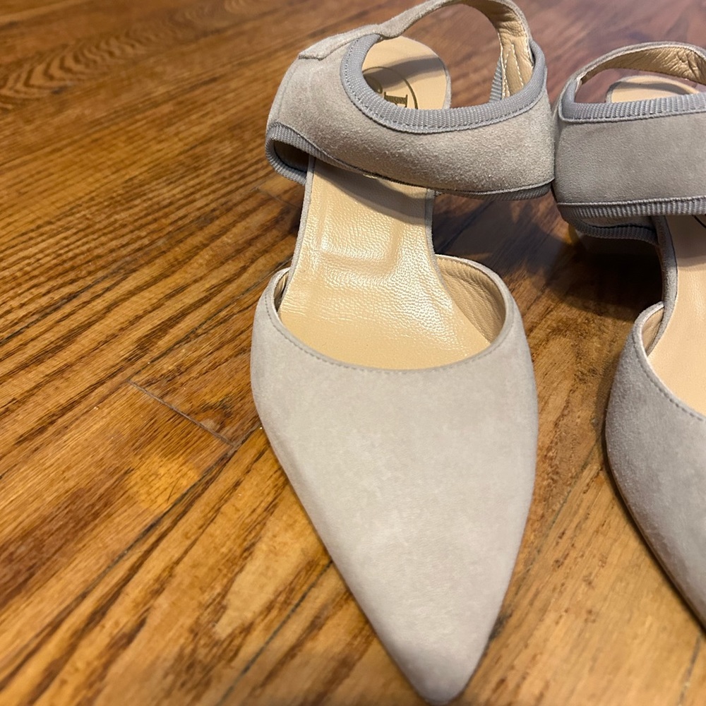 Browns Couture never worn low heels